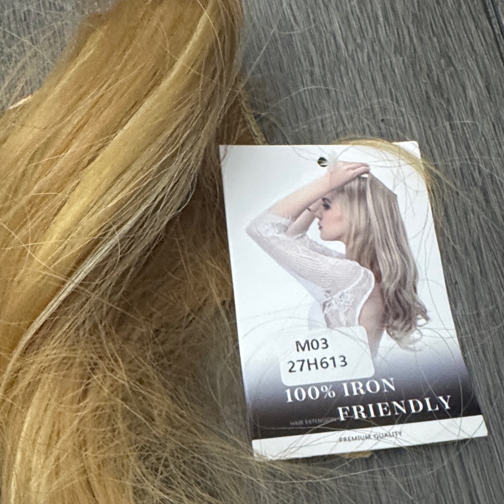 Blonde Wavy Hair Extension - Picture 4 of 4